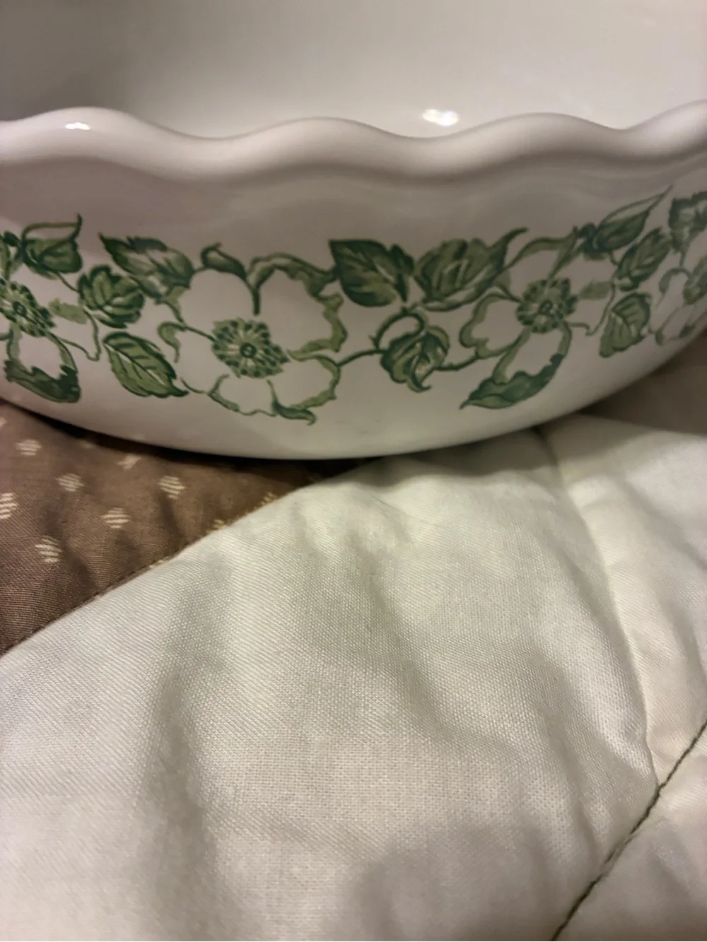 White Ceramic Serving Pie Dish with Green Vine Pattern